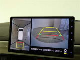 パノラミックビューモニターを装備。クルマを真上から見るように周囲を確認できます。