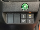 ハンドルの右側には安全装備の、CTBA(シティブレーキアシストシステム)とVSA(ABS+TCS+横滑り抑制)の解除スイッチがついています。燃費に役立つECONボタンもここです。
