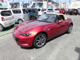 オープンカーならではの開放感。軽さを突き詰めたソフトトップは座ったままでも簡単に開け放てる。そのまま走り出せばどんなシーンでも穏やかで気持ちのいい風を楽しめます。