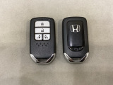 スマートキー付きですからドアロックの開閉およびエンジンスタートが楽々です。電動スライドドアの開け閉めもボタンで操作できます。スペアキーも同じものを用意しております。