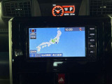 ディスプレイオーディオやカーナビは、現代のドライブにおいて欠かせない装備のひとつです。初めての場所でも迷いにくく、快適なルート案内で運転をサポートします。移動中のエンターテインメント性も高まります。