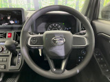 インテリアに合わせたデザインのステアリングは、運転される方のことも考え、運転しやすい形状、大きさです。是非一度、実際に触ってお確かめください。