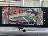 前タイヤ付近の映像でドライバーの死角を補助。狭い道や側溝のある道も安心です