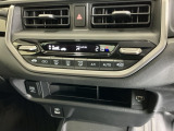オートエアコンで、毎日のドライブを快適に。温度、風量を自動で調整し、理想的な車内環境を提供します。