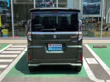 リヤバンパーに内蔵した4つのセンサーで後方の障害物との距離を測り、4段階のブザー音で障害物の接近をお知らせする「リヤパーキングセンサー」を搭載。