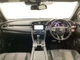 【前方視界】開放的な前方視界!運転がしやすく疲れにくいです♪窓が大きく、見通しがとっても良いおクルマですよ♪
