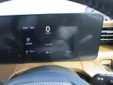 メーター内のカラーデイスプレイには運転をサポートする情報を表示します。