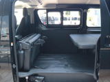 後部座席を跳ね上げることで、広大な荷室空間を確保!人も荷物も用途に合わせて柔軟に対応できます♪