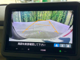 【バックカメラ】駐車時に後方がリアルタイム映像で確認できます。大型商業施設や立体駐車場での駐車時や、夜間のバック時に大活躍!運転スキルに関わらず、今や必須となった装備のひとつです!