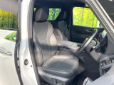 運転席シート廻りは使用感も少なく、良好な状態となっています。前オーナー様が丁寧に使っていたことがよくわかりますね。