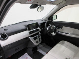 ダイハツのお店では、ダイハツ車を知り尽くしたプロフェッショナルが、専用の診断機器を使って各システムを点検しております。