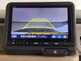 便利な3ビュー切り替え、ガイド線表示付きのバックカメラです。後退時、後方の視界をサポートします