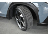 タイヤサイズは215/50R17です