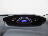 メーターも見易いレイアウトなので安心ドライブをサポートします。