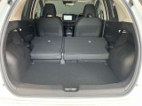 リヤシートを両席倒せば大きな箱物も積み込むことが出来ます。開口部も広いので積み下ろしにも苦労しません。
