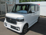 【ホンダセンシング】走行中に前方の車両等を認識し、衝突しそうな時は警報とブレーキで衝突回避と被害軽減をアシスト。より安全にドライブをお楽しみいただけます。