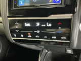 オートエアコンで、毎日のドライブを快適に。温度、風量を自動で調整し、理想的な車内環境を提供します。