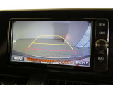 車庫入れや駐車で威力を発揮するのがバックモニター!ナビディスプレイに後ろの様子が映し出されるから安心です。