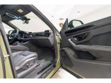 Full Electric Front Seats with ventilation and massage