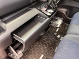 収納もたくさんついていて車内での置き場所にも困りません
