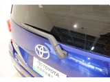 雨天時、後方の視界を見やすくするリヤワイパー。