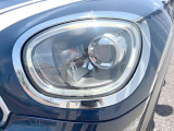 ●LEDヘッドライト:夜間走行時も良好な視界を確保し安心して運転できる高輝度LEDヘッドライトを装備!点灯速度が早く、消費電力も抑えられています。