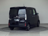 バックカメラが付いているのでバックでの車庫入れも安心です