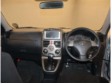 オシャレなインテリアで運転する気分も盛り上がりますよね^^