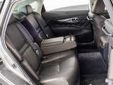 後席もVIP装備!後席センターコンソールの画像です!こちらのお車には、後席にもパワーシートが装備されています!更にオーディオなども後席から操作出来るなど豪華!ゲストに喜んで頂ける装備ですね!