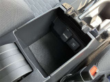 センターコンソールボックスです。