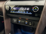 冬場に嬉しい運転席、助手席シートヒーター付きでポカポカ