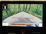 【バックカメラ】駐車時に後方がリアルタイム映像で確認できます。大型商業施設や立体駐車場での駐車時や、夜間のバック時に大活躍!運転スキルに関わらず、今や必須となった装備のひとつです!