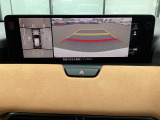 狭い場所での駐車やすれ違いなどでより的確な運転操作に役立つ360&deg;ビューモニターが装備されています。