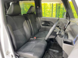 運転席シート廻りは使用感も少なく、良好な状態となっています。前オーナー様が丁寧に使っていたことがよくわかりますね。