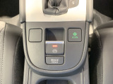 【電子パーキングブレーキ】スイッチ操作で作動・解除ができ、坂道発進時も安心です。