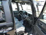 床面が低く開口部も大きいので乗り降りしやすいです。フロントドアは約90度まで大きく開きます!