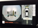フロントカメラは運転席よりも前の視界を確保することで事前に危険を予知し、事故や衝突を防ぎます。