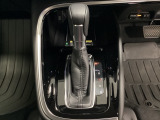 「e:HEV」は、モーター走行を中心にしながら電気エネルギーやエンジン動力を最も効率よく使い分けることができる賢いハイブリッドシステムです。サイドブレーキはスイッチ操作の電子制御パーキングブレーキです