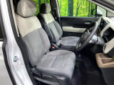 運転席まわりには十分なスペースがあり、大柄な方でもゆったり運転していただける環境です。