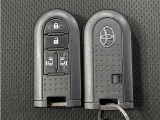 キーを取り出さずにドアを施錠&解錠。クルマの始動も可能です。