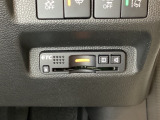 ハンドルの右下にETCがついています。高速道路の料金所の通過も楽々です!。 カードの取り出しもしやすい場所についています。