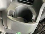 ドリンクホルダーになります。ちょっとした小物を入れるのにも便利です。