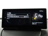 リアバンパーの内側に設置したセンサーで側方・後方からの車両接近を感知し、ドアミラーの鏡面に備えたインジケーターの点滅でドライバーに通知♪ドライバーの安全確認をサポート致します。