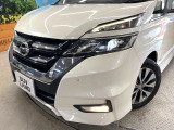 【LEDヘッドライト】悪天候や夜間走行時も良好な視界を確保し安心して運転できる高輝度LEDヘッドライトを装備!点灯速度が早く、消費電力も抑えられています。
