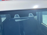 障害物を感知して、衝突の可能性がある場合、運転者へ警告音を発したり、衝突の可能性が高い場合、ブレーキの補助操作を行い、減速して衝突被害を軽減するシステムです。