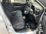運転席まわりです。運転席からの視界が左右に広く隅々まではっきりと見渡せます!クルマの前端も把握しやすく安心して運転できます!
