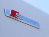 S line専用デザインが、スポーティで洗練された存在感を演出します。
