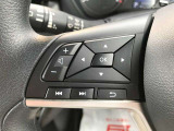 【ステアリングスイッチ】ステアリングを握ったままオーディオ等がコントロール出来ますので、利便性だけでなく事故防止にも繋がります。