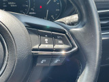 【マツダ・レーダー・クルーズ・コントロール(MRCC)】先行車との速度差や車間距離を認識し、設定した車速内で車間距離を自動で調整・維持することで、高速道路などでドライバーの負担を軽減します。