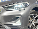 ●LEDヘッドライト:夜間走行時も良好な視界を確保し安心して運転できる高輝度LEDヘッドライトを装備!点灯速度が早く、消費電力も抑えられています。